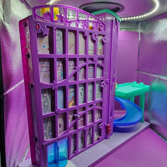 2018 Polly Pocket Pollyville Mega Mall Playset - Picture 9 of 10